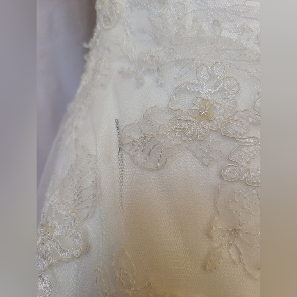 Casablanca Bridal Wedding Dress - Picture 4 of 10